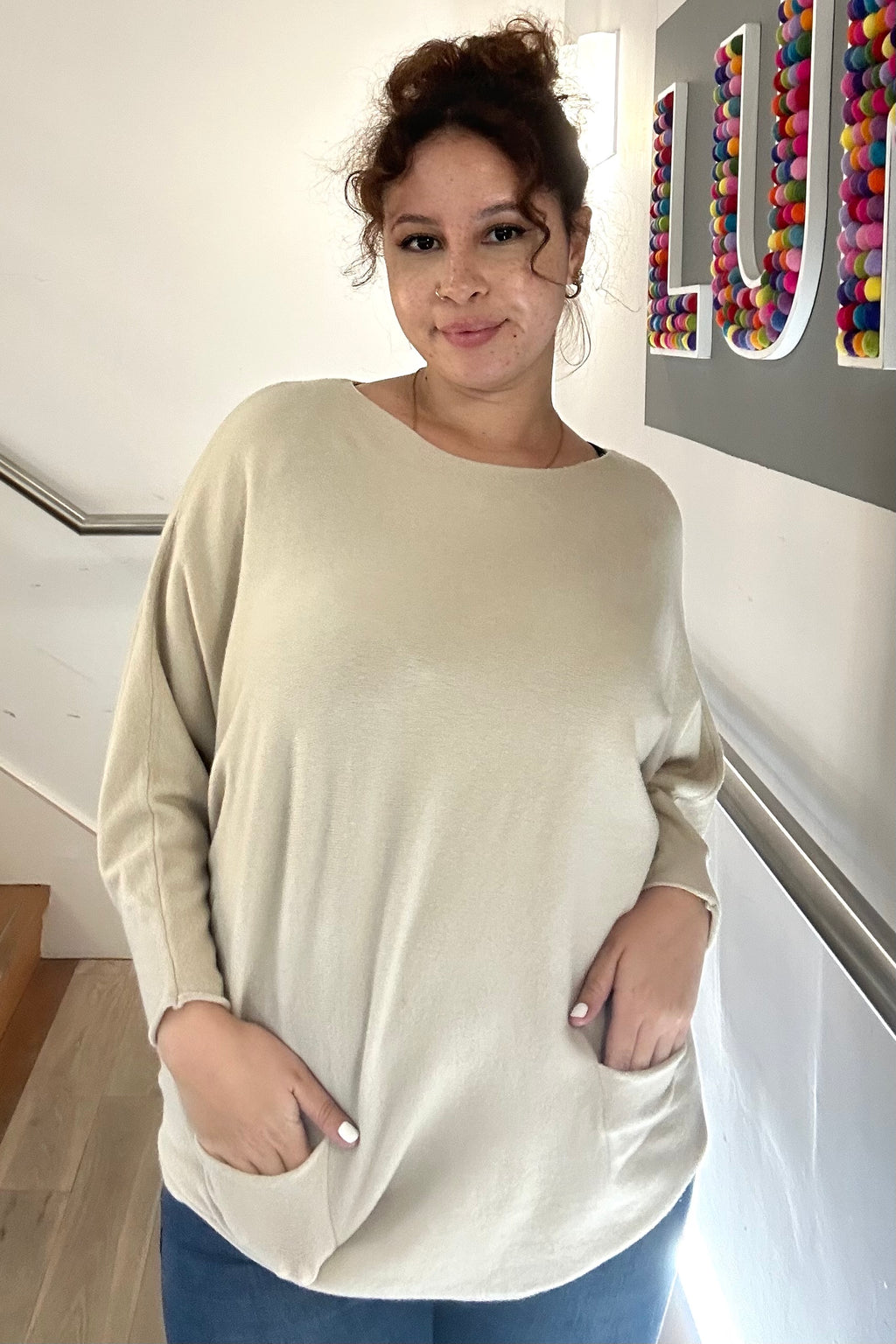 Pullover mit Fledermausärmeln und zwei Taschen