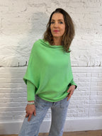 Weicher, asymmetrischer Pullover