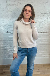 Jersey de punto suave con cuello vuelto