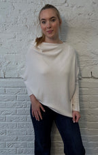 Weicher, asymmetrischer Pullover