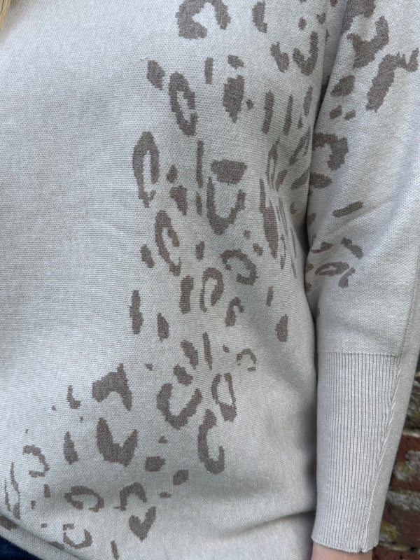 Effortless Leopard Jumper