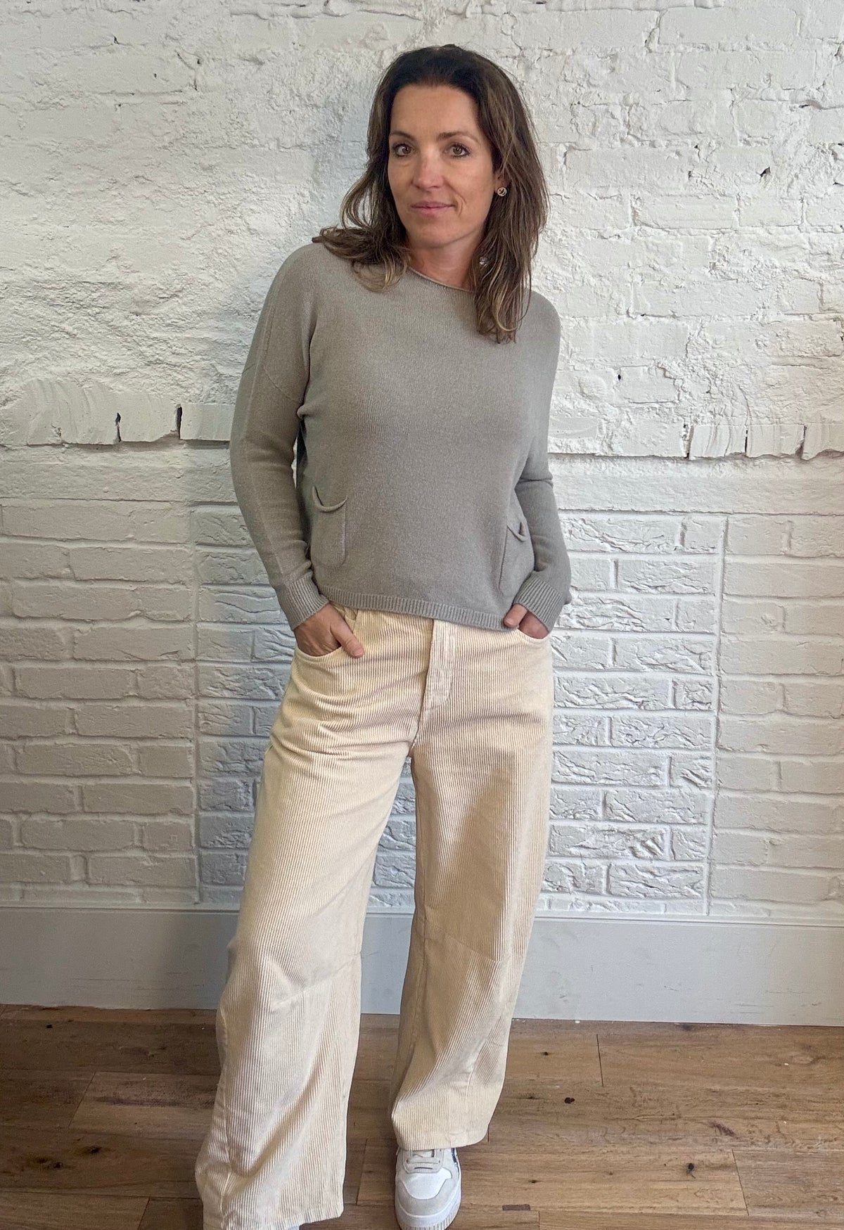 Short Two Pocket Round Neck