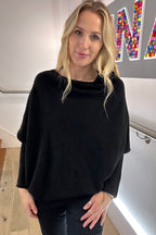 Weicher, asymmetrischer Pullover