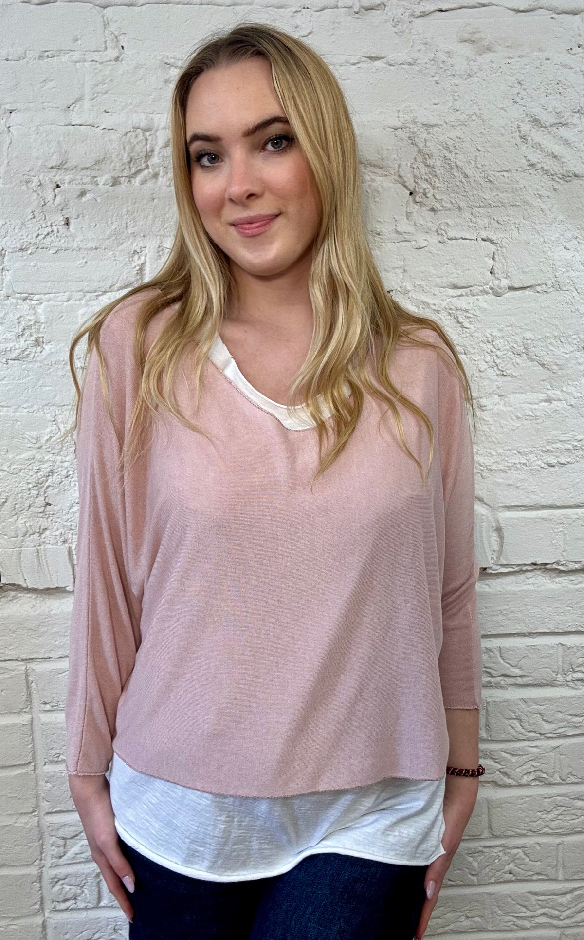Mehrlagiges Top mit V-Ausschnitt
