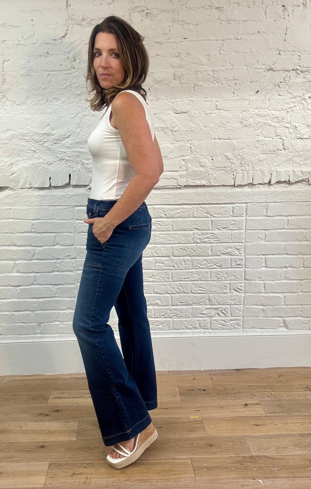 Vaqueros acampanados de denim elástico de Suzy D Beau 