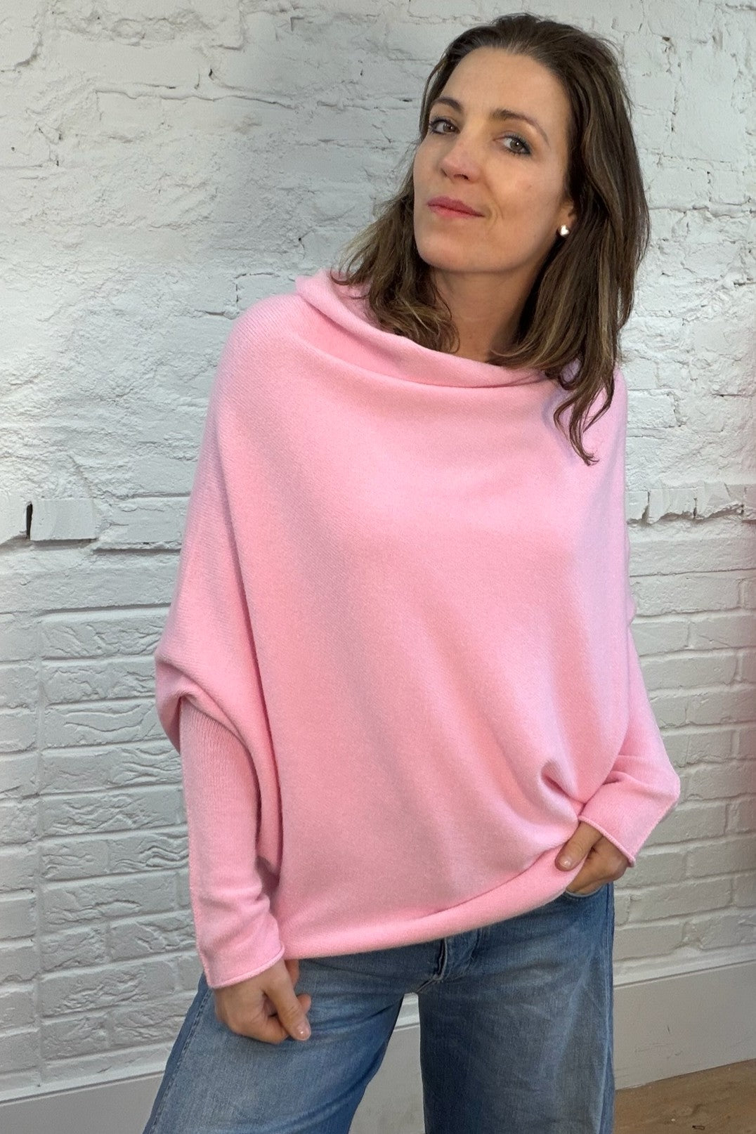 Weicher, asymmetrischer Pullover