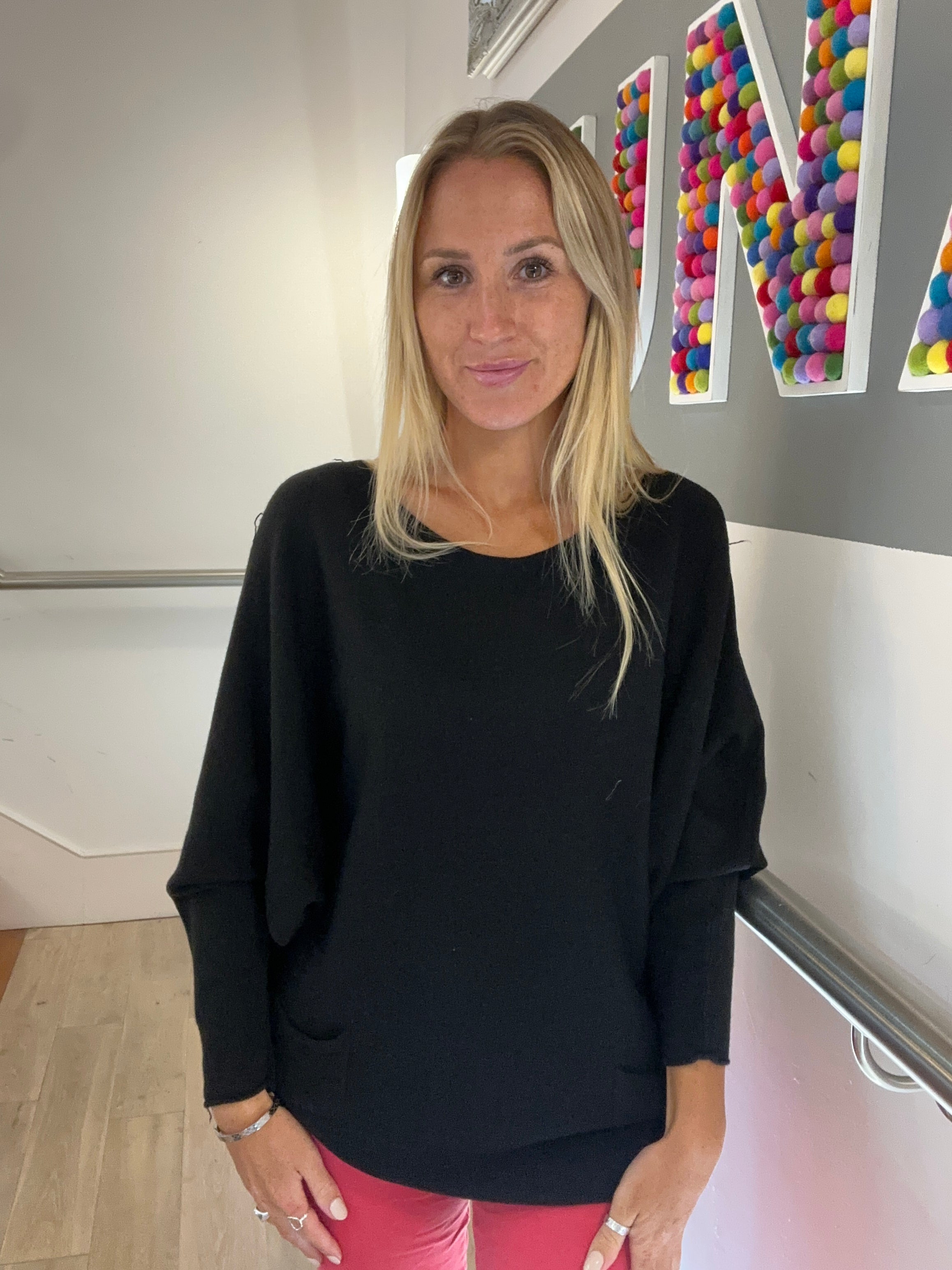 Pullover mit Fledermausärmeln und zwei Taschen