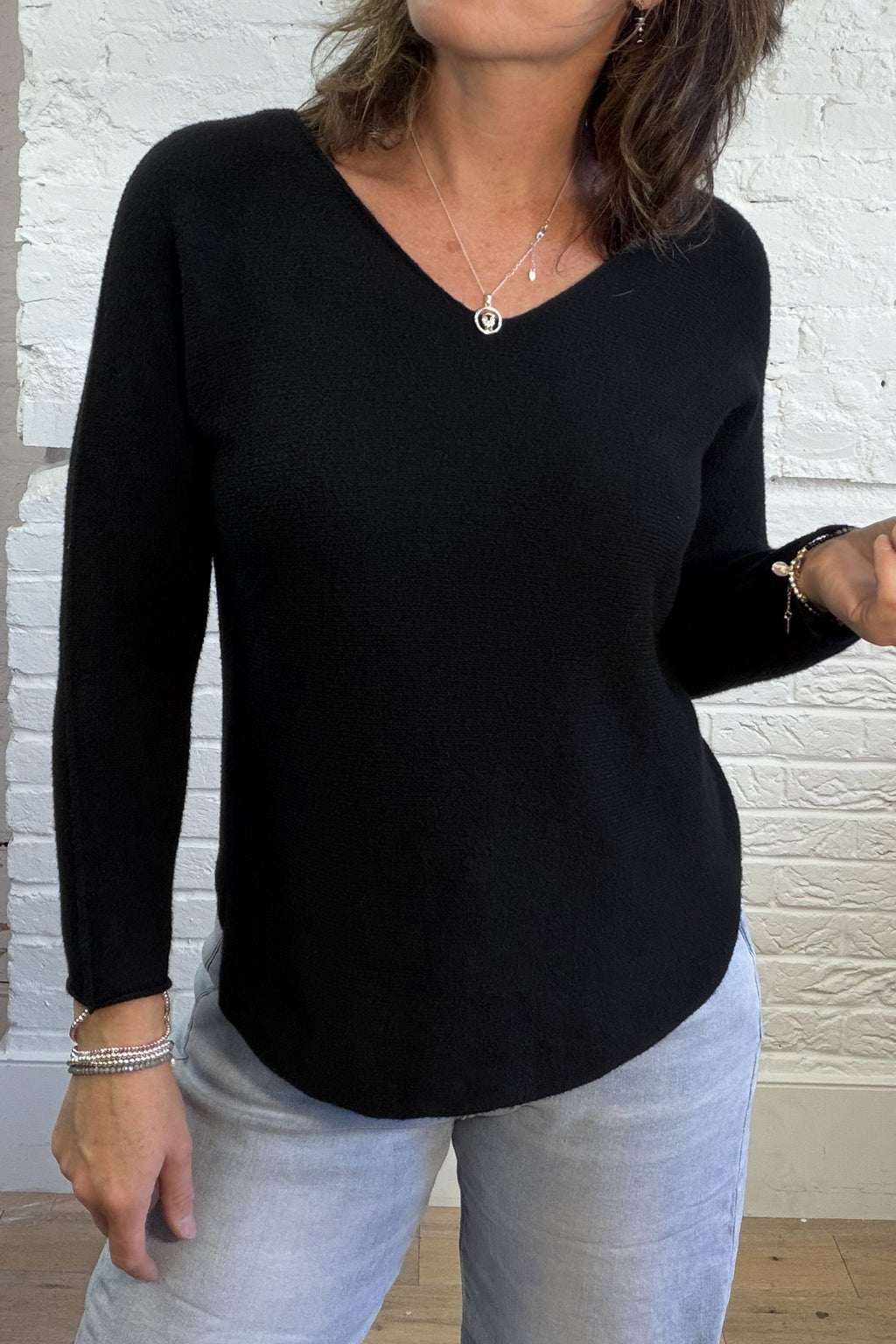 Penny Curved Hem V-Neck Jumper