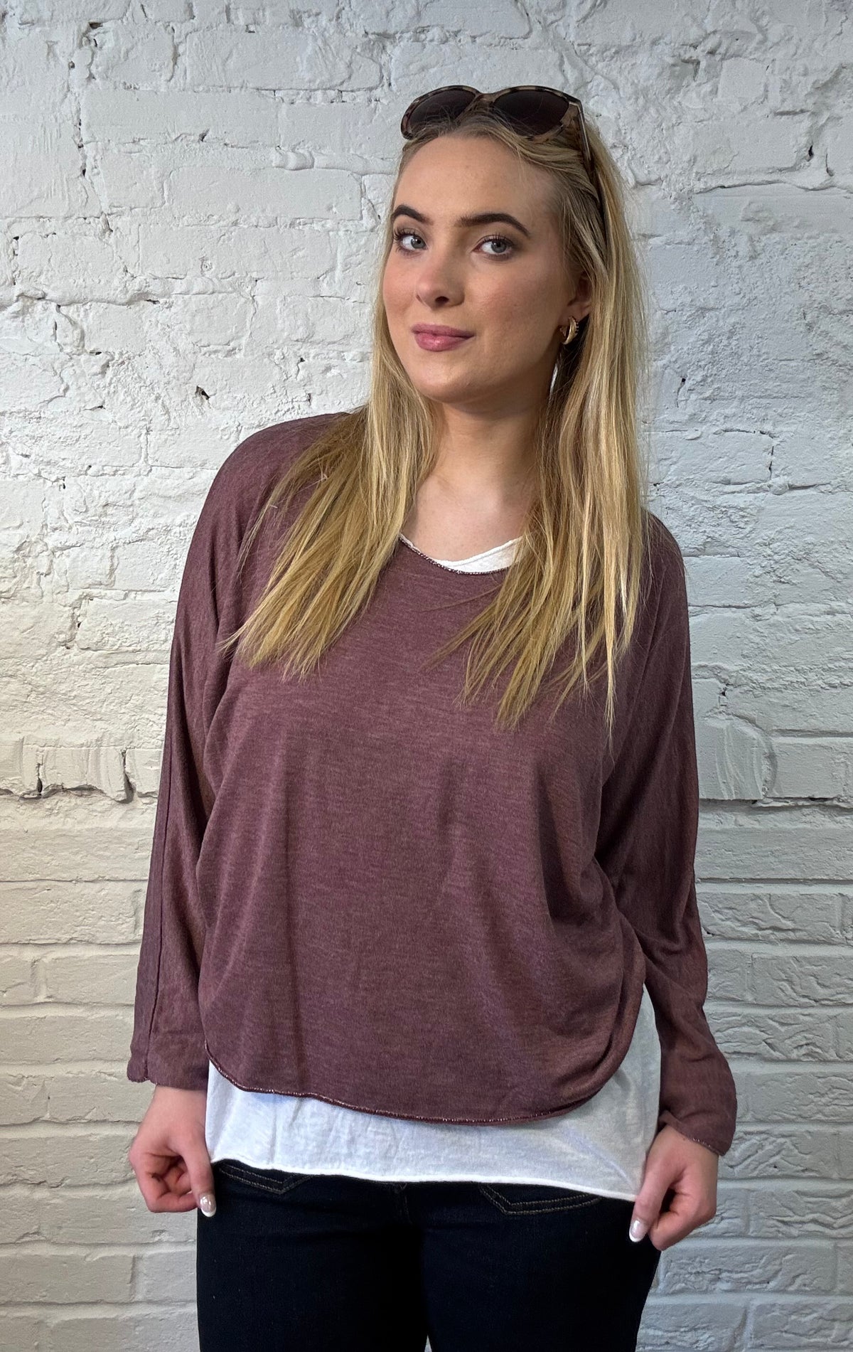 Mehrlagiges Top mit V-Ausschnitt