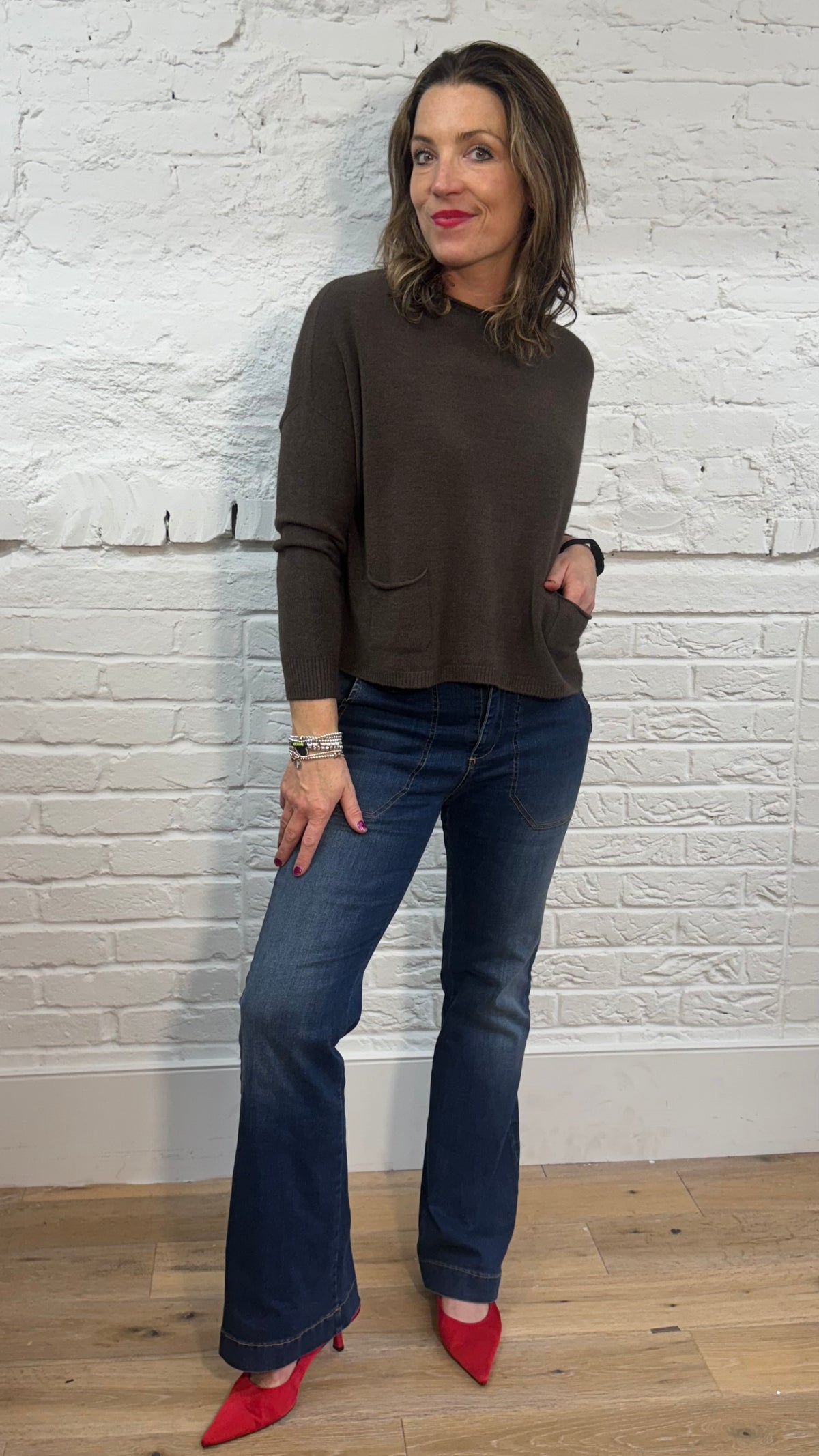 Short Two Pocket Round Neck