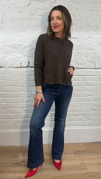 Short Two Pocket Round Neck