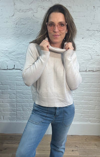 Jersey de punto suave con cuello vuelto