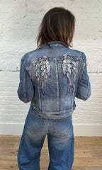Chaqueta vaquera con alas de ángel