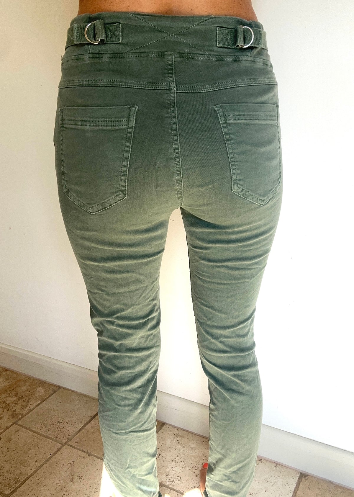 Sasa Jeans mit Taillenschnürung