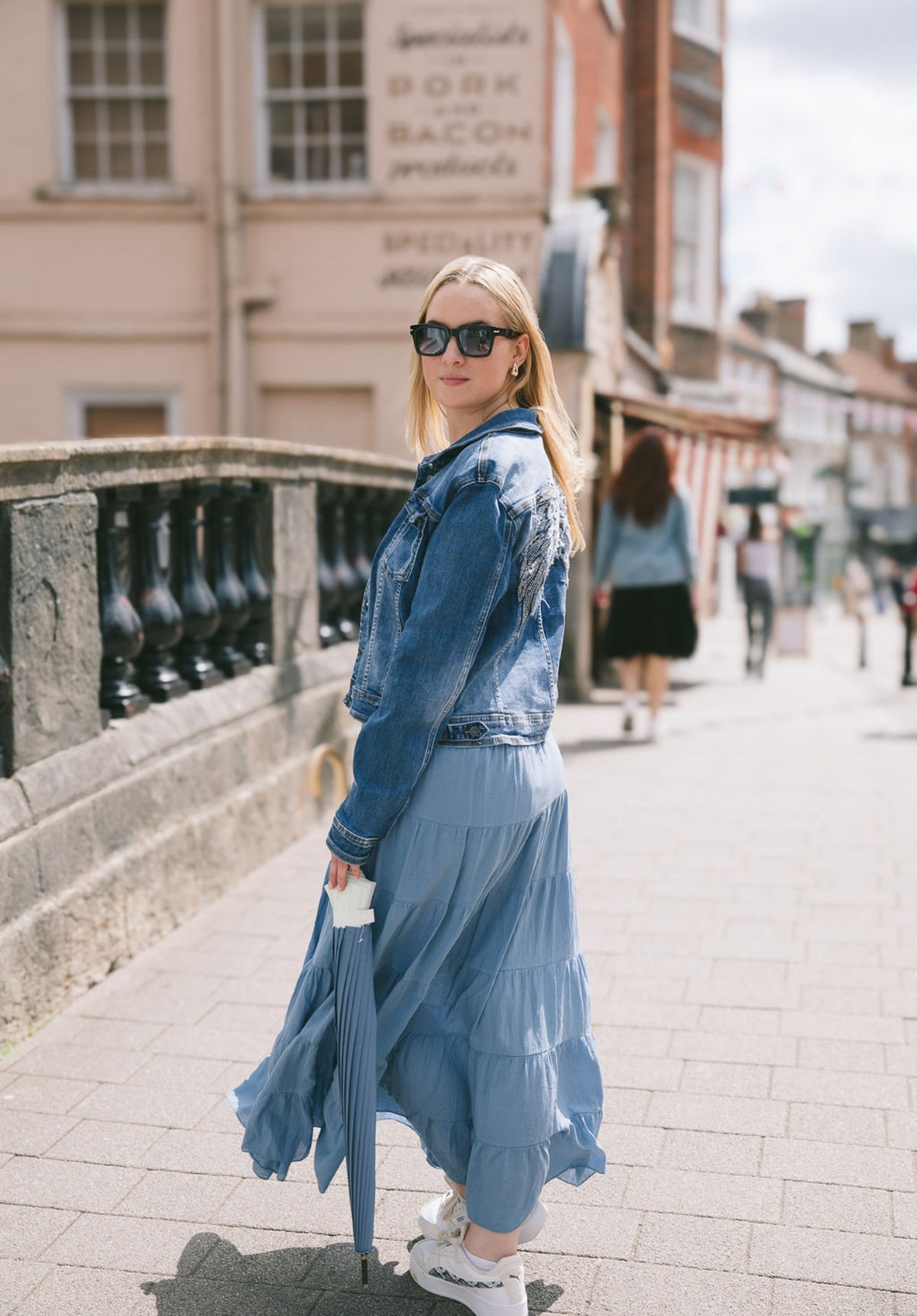 Street Style Falda Sobre Pantalon Las Mayores De 50 Han Convertido