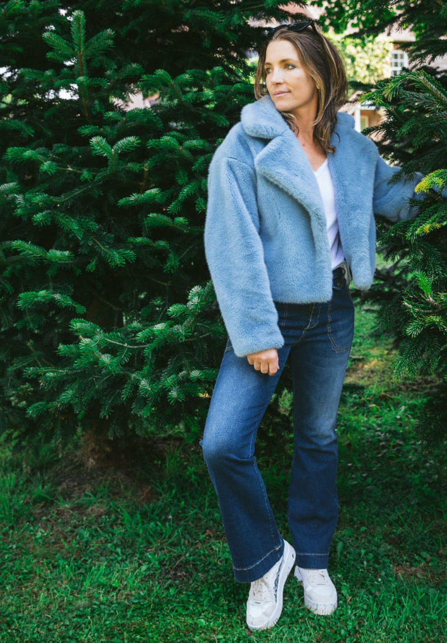 Abrigo corto de piel sintética azul Jayley