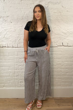 Pantalones anchos a rayas