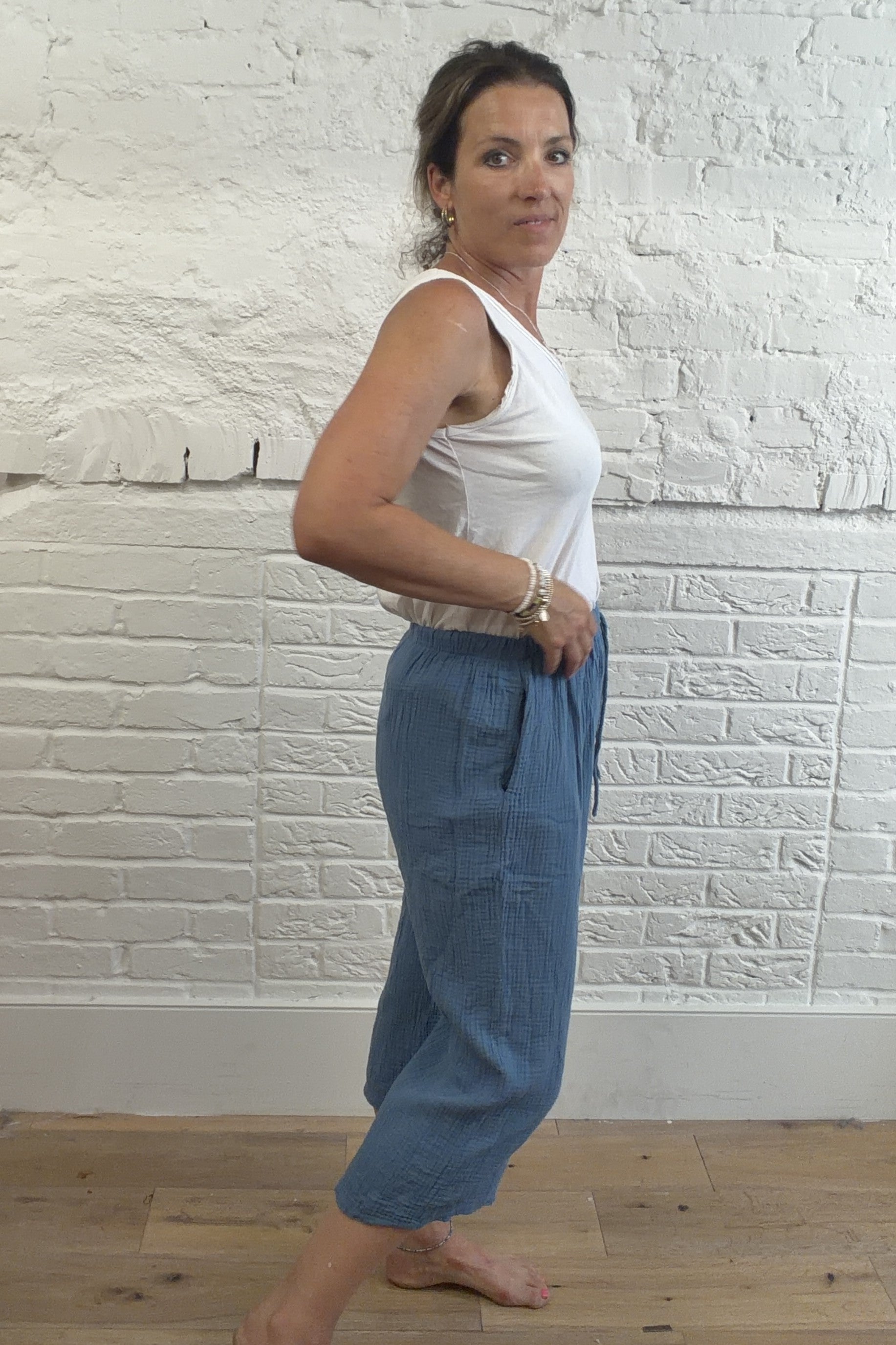 Dara Cheesecloth Cropped Trousers
