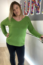 Pullover mit V-Ausschnitt und abgerundetem Saum