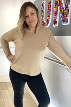 Pullover mit V-Ausschnitt und abgerundetem Saum