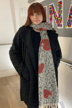 Schal mit Leopardenmuster und Herzen von Alex Max