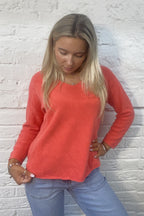 Pullover mit V-Ausschnitt und abgerundetem Saum