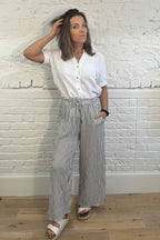 Pantalones anchos a rayas